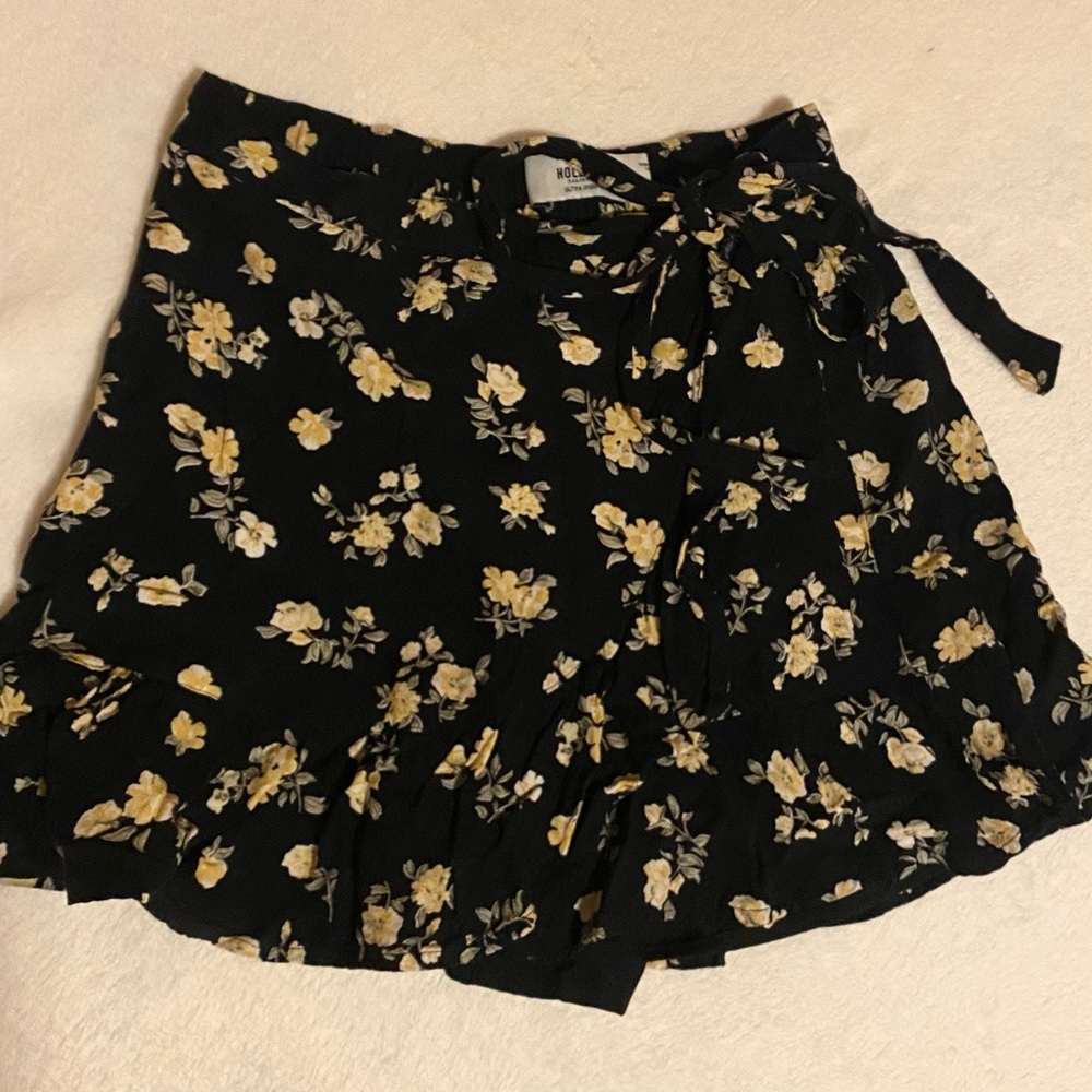 hollister high-rise floral skirt
